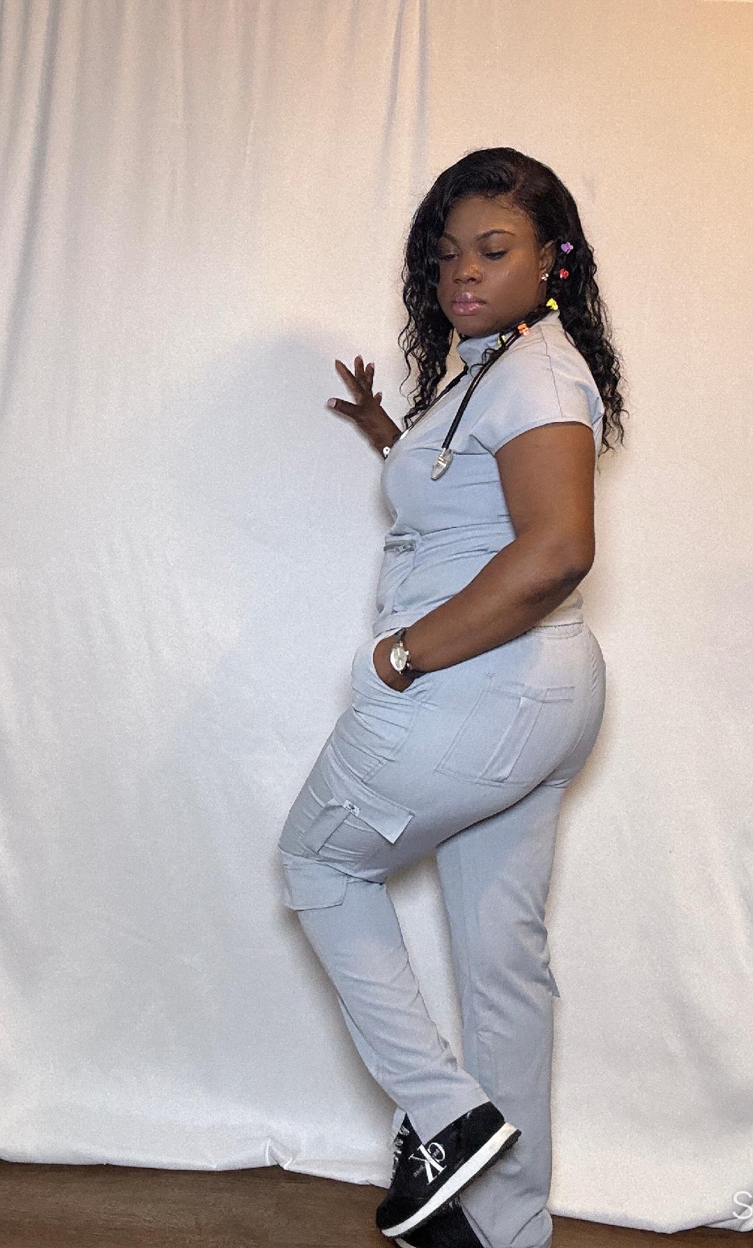 Monique light grey turtleneck™ (Tote Scrub)